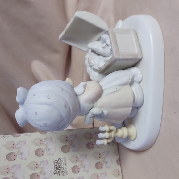 Precious Moments Vintage Precious Memories 1983 - Picture 3 of 6